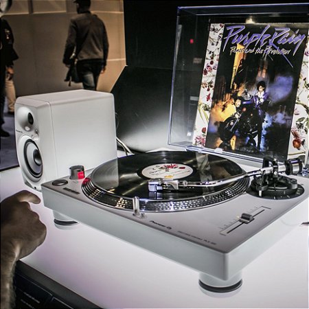 Par de Caixas de Som Monitores de Audio Pioneer DJ DM-40 de