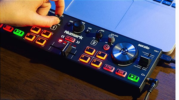 Numark DJEGO2 TOUCH DJコントローラー Controlador Numark DJ2GO2 Touch, preto : Amazon.com.br