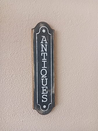 Placa Antiques - Preta