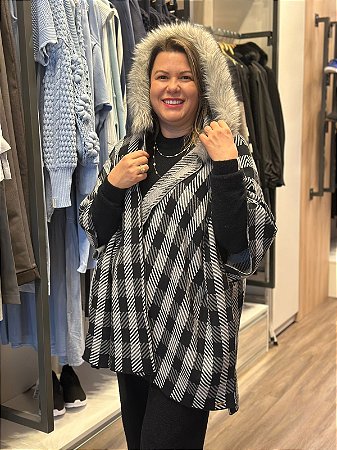 Capa com Capuz em Pele Fake - AMBICIONE 10290