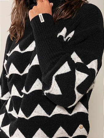 Blusa em Padronagem Geométrica com Gola Rolê  - BIAMAR 11638