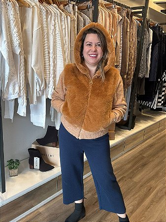 Casaco em Pele Fake com Capuz e Fechamento em Zíper - BIAMAR 11058