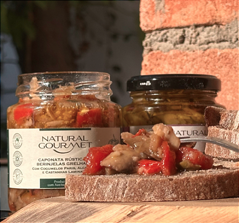 Caponata Rústica de Berinjelas Grelhadas com Cogumelos Paris, Alcaparras e Castanhas Laminadas