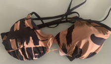 Top com Aro Estampa Black and Brown Stains Cruzado nas Costas UVTRIBE