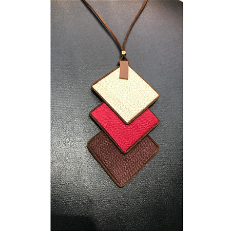 Colar Longo Ajustável em Couro Ecológico - Losango TRIPLO OFF-WHITE, VERMELHO, MARROM