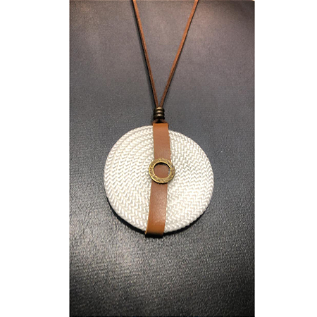 Colar Longo Ajustável em Couro Ecológico - Círculo Branco