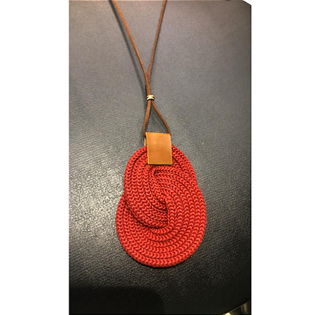 Colar Longo Ajustável em Couro Ecológico - "Oito Trançado" Terracota