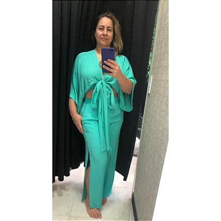 Cropped de Manga e Amarração na Frente em Viscose Tiffany