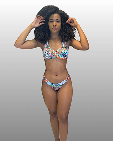 Top Estruturado de Alça no Pescoço e Bojo Fixo Estampa GEOMÉTRICA ABSTRATA UVTRIBE