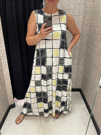 Vestido linha resort em viscose estampa quadriculada com bolso lateral sem manga - TAM único