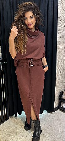 Conjunto de blusa com gola e saia em moletinho marrom - TAM P