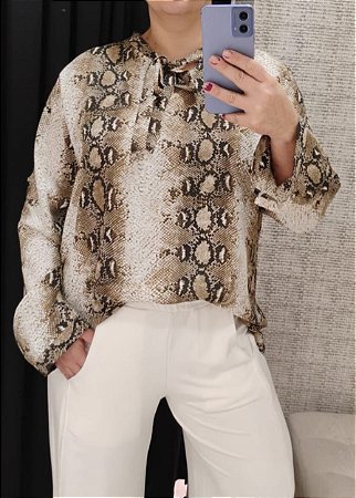 Blusa manga longa animal print tom terroso Oversize