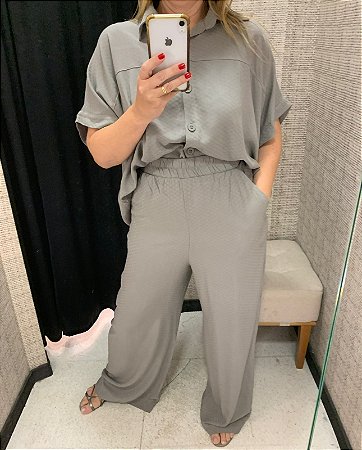 Conjunto blusa e calça cinza
