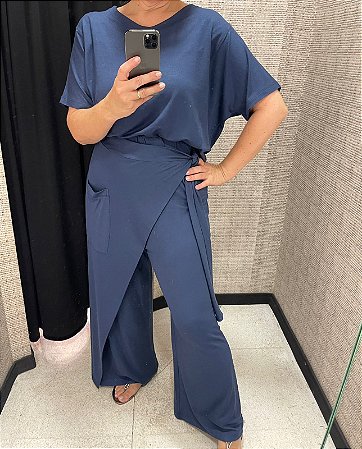 Blusa Oversize devote V manga curta azul marinho em viscose