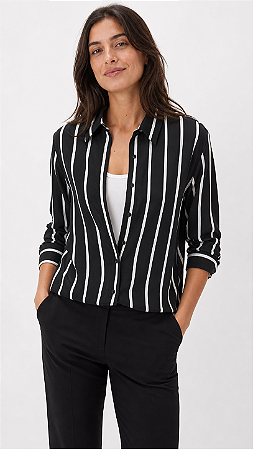 Camisa em visco linho preta com listra branca oversize