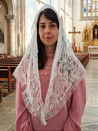 Véu Católico pra Missa Branco Santa Priscila Oval Triangular