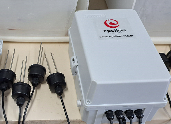 Sistema de monitoramento local com 4 (quatro) sensores de umidade, salinidade e temperatura do solo (comunicação USB)