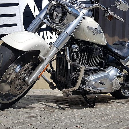 Protetor de Motor Wings Custom King Robust 1 1/4 Polegada Inox Polido para Harley Davidson Softail Fat Boy 2018-2026