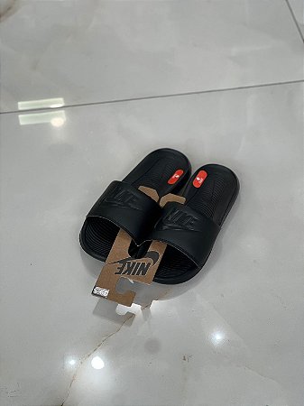 CHINELO NIKE ALL BLACK