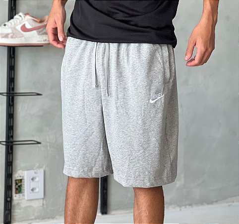 SHORTS NIKE CLUB CINZA