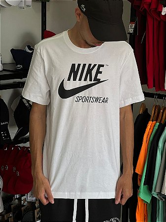 CAMISETA NIKE SPORTSWEAR BRANCA