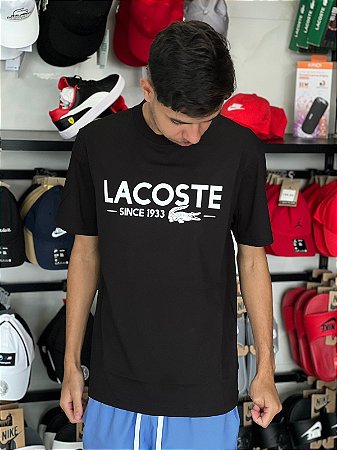 CAMISETA LACOSTE SINCE 1933 PRETA
