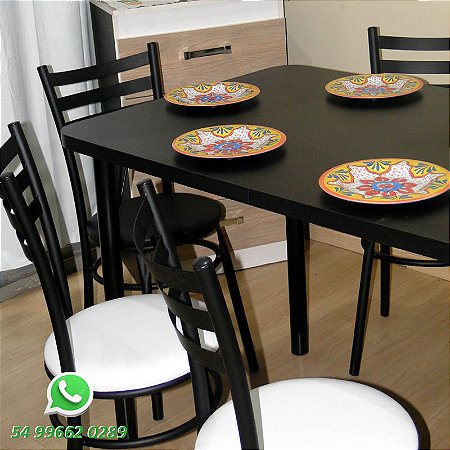 Cadeiras pretas reforçadas com mesa seis lugares para sala de jantar