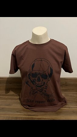 Camiseta marrom caveira