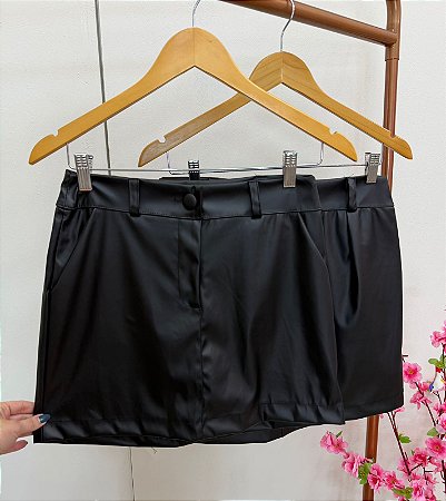 Saia Shorts Couro fake Preto