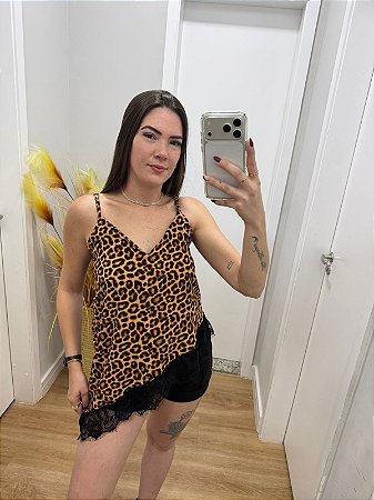 Blusa Assimétrica renda Onça