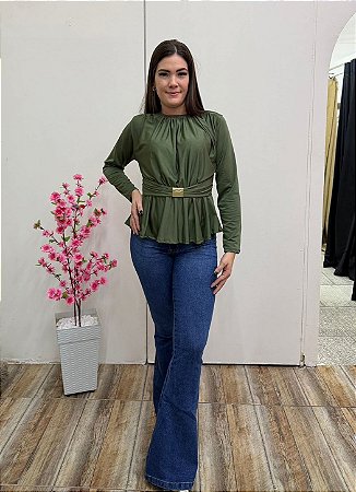 Calça Jeans Flare com Bolso Tradicional – Lavagem Azul Escura