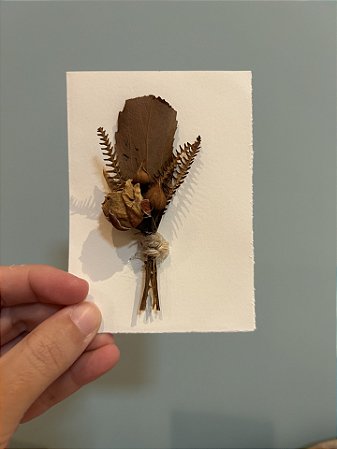 Cartão de flores desidratadas