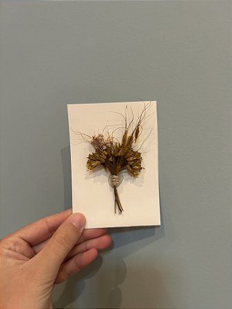 Cartão de flores desidratadas