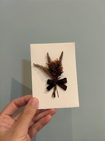 Cartão de flores desidratadas
