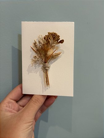 Cartão de flores desidratadas