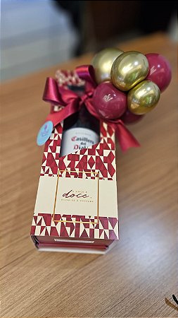 Cesta com vinho e Ferrero Rocher