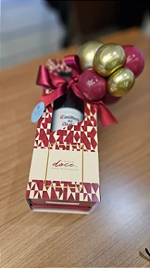 Cesta com Vinho e Chocolate