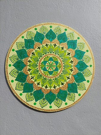 MANDALA COM FUNDO VERDE CLARO