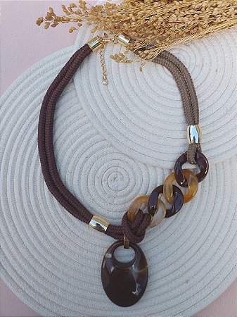 Colar Têxtil com argolas em resina