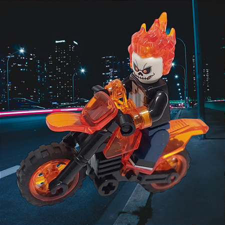Boneco Bloco de Montar Motoqueiro Fantasma
