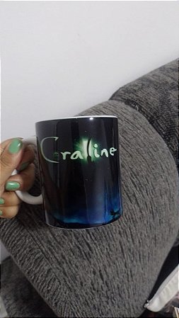 caneca da coraline