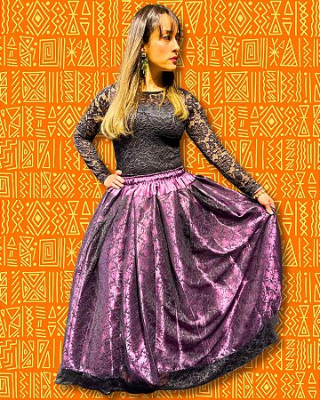 Saia de Renda Preta com Forro Roxo