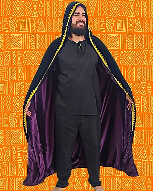 Capa de Veludo Preto e Forro Roxo com Capuz
