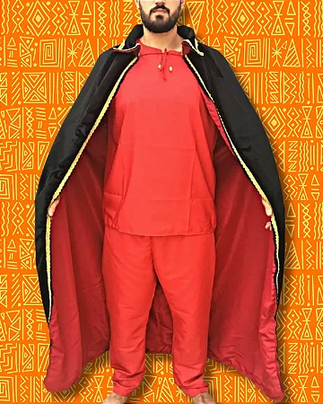 Capa de Veludo Preto e Forro Vermelho com Gola