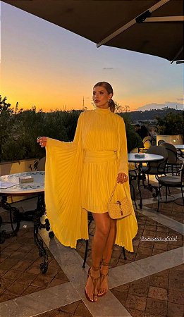 VESTIDO EM CHIFFON PLISSADO