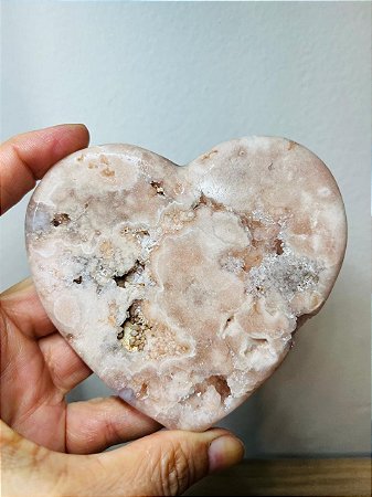 Coração em ametista rosa com drusinhas