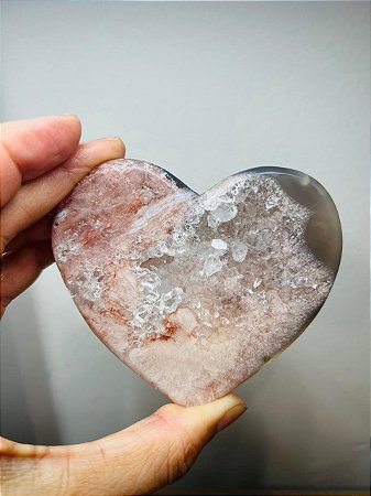 Coração em ametista rosa e ágata com drusa