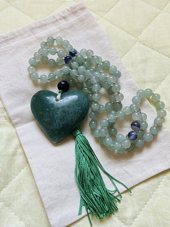 Japamala de quartzo verde com fluorita, 108 contas e coração de quartzo verde