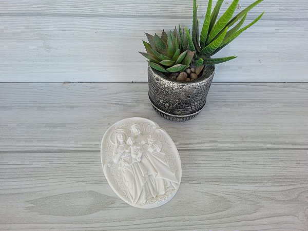 APLIQUE FAMILIA SAGRADA NA PLACA