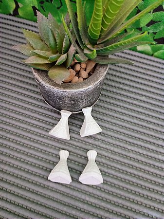 CONJUNTO DE PÉ E RESINA